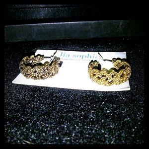 **NWT** Detailed Hoop Earrings